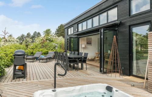 Kramnitse Casa | Amazing Home In Rødby With Sauna