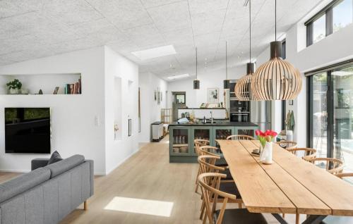 Kramnitse Casa | Amazing Home In Rødby With Sauna