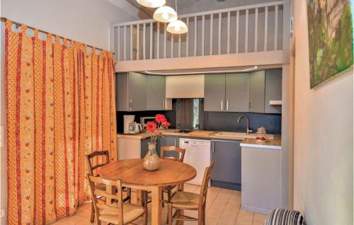 Raphele-les-Arles Casa | Amazing Home In Raphèle-Lès-Arles