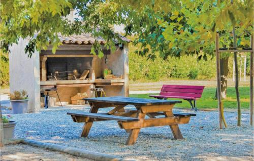 Raphele-les-Arles Casa | Amazing Home In Raphèle-Lès-Arles