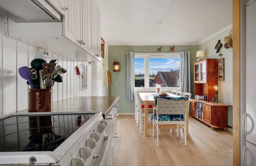 Oygarden Casa | Amazing home in Rong with ethernet internet