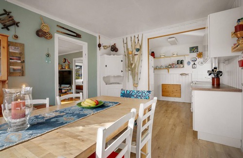 Oygarden Casa | Amazing home in Rong with ethernet internet