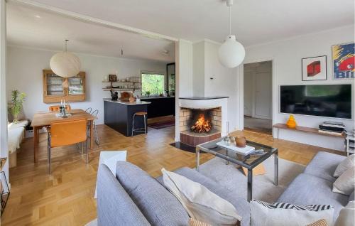 Tollered Casa | Amazing Home In Tollered With Kitchen