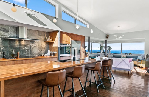 Houghton Bay Casa | Amazing home with all day sun and mesmerizing sea views out to the cook strait.
