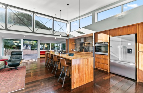 Houghton Bay Casa | Amazing home with all day sun and mesmerizing sea views out to the cook strait.