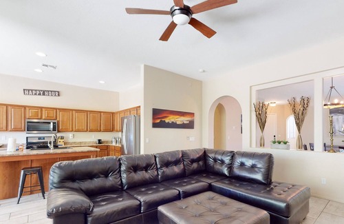 Tramonto Casa | Amazing home with gas grill, patio, firepit, enclosed yard, kitchen, & fireplace