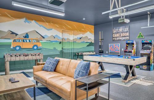 Luray Casa | Amazing House - Movie & Game Room, Hot Tub, Fire Pit & Golf Course