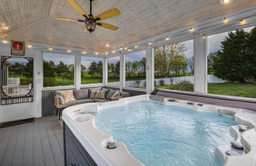 Luray Casa | Amazing House - Movie & Game Room, Hot Tub, Fire Pit & Golf Course