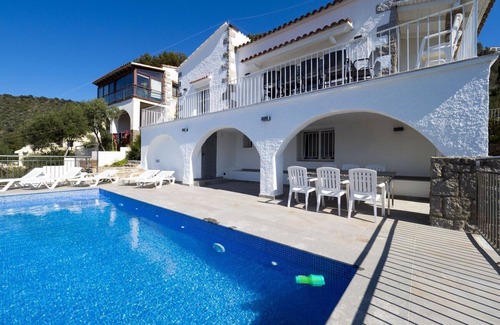 Roses Town Center Chalet De Esquí | Espectacular casa con vistas al mar y al pueblo muy cerca del centro en Roses Casa Tordera