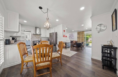 Los Altos Casa | *Amazing Indoor Fire Place *Cozy Home Long Beach*