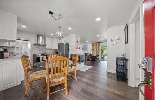 Los Altos Casa | *Amazing Indoor Fire Place *Cozy Home Long Beach*