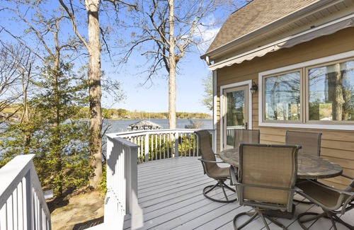 Terrell Casa | Amazing Lake Norman Views - Firepit, Kayaks and much more