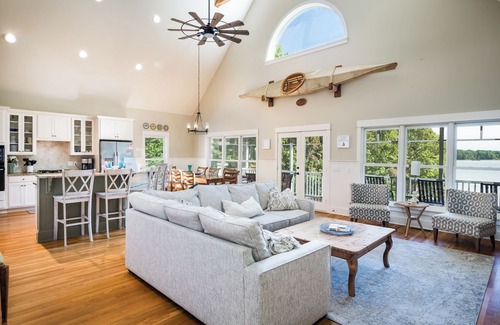 Sherrills Ford Casa | Amazing Lake Views, Heatable Pool & Spa, Private Dock
