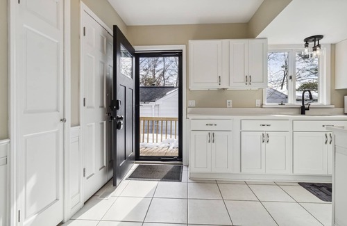 Farwell Casa | Amazing lake views for the perfect family getaway at the Lake Thirteen Retreat!