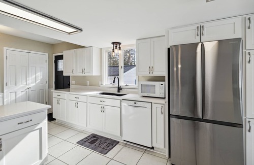 Farwell Casa | Amazing lake views for the perfect family getaway at the Lake Thirteen Retreat!