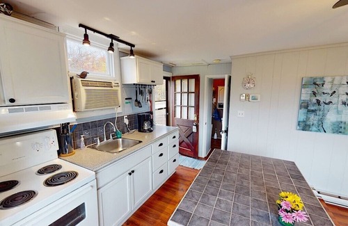 Central Huron Cabaña | Amazing Lakeview-Cozy Cottage- Private Beach Access Sleeps 6