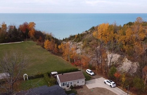 Central Huron Cabaña | Amazing Lakeview-Cozy Cottage- Private Beach Access Sleeps 6