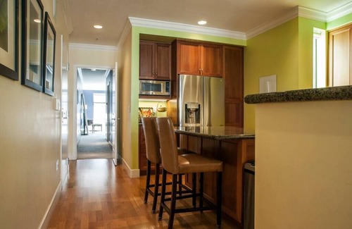 Lower Nob Hill Condominio | Amazing Large Central Modern Flat - Great for Work + Families