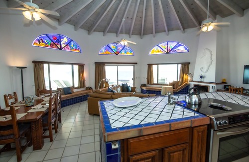 Las Conchas Casa | Amazing Las Conchas Beach Front with Heated Spa & Kayaks!!