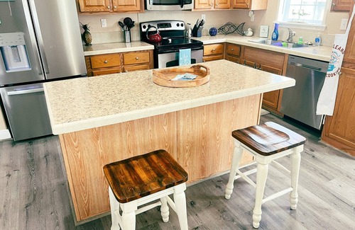 Crystal Beach Casa | AMAZING LOCATION ~ Fisherman's Catch ~ Crystal Beach Access ~ Pet Friendly