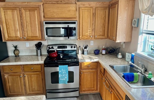 Crystal Beach Casa | AMAZING LOCATION ~ Fisherman's Catch ~ Crystal Beach Access ~ Pet Friendly