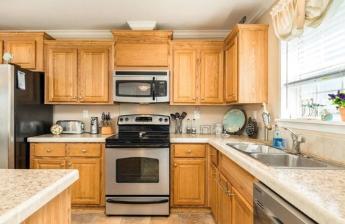 Crystal Beach Casa | AMAZING LOCATION ~ Fisherman's Catch ~ Crystal Beach Access ~ Pet Friendly