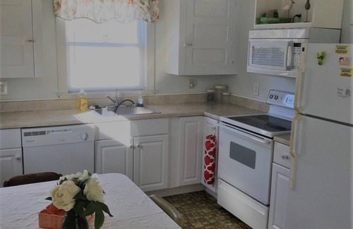 Wildwood Crest Casa | Increíble ubicación a 1 1/2 cuadras de la playa, que admite mascotas y estacionamiento privado