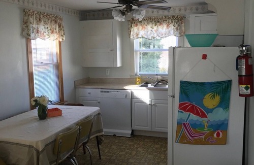 Wildwood Crest Casa | Increíble ubicación a 1 1/2 cuadras de la playa, que admite mascotas y estacionamiento privado