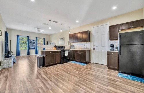 Historic Ybor Casa | Amazing Location A/C & WorkSpace