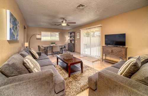Rancho Oakey Casa | AMAZING location! clean, comfortable 4 BR 2 BA home. SLEEPS 10