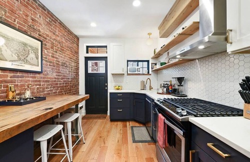 Lower Lawrenceville Casa | ★ Amazing Location ★ King Bed ★ Beautiful Space!