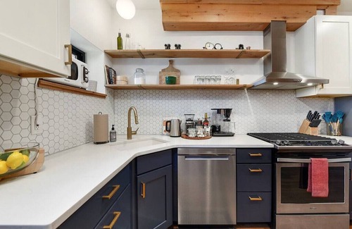 Lower Lawrenceville Casa | ★ Amazing Location ★ King Bed ★ Beautiful Space!