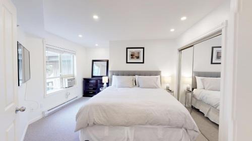 Village North Casa | Amazing Location with PRIVATE Hot Tub by Harmony Whistler