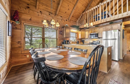 Wears Valley Cabina | Amazing Log Cabin with Awesome Views!