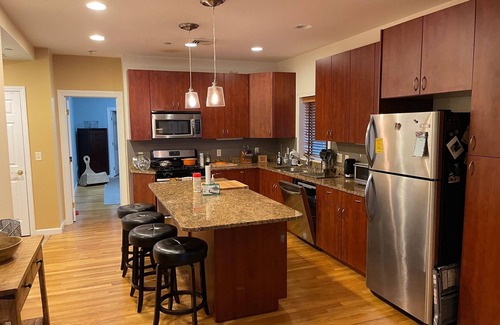 West End Condominio | Amazing luxury loft in Armory District - open floor plan & luxury furnishings