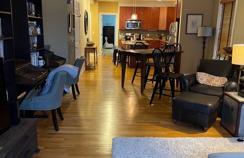 West End Condominio | Amazing luxury loft in Armory District - open floor plan & luxury furnishings