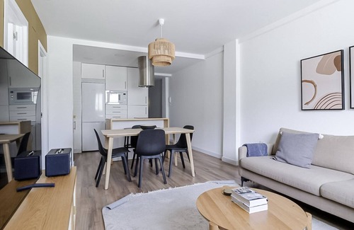 Imperial Apartamento | Amazing Madrid Río 3BR, by Blueground