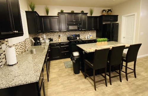 Pumpkin Center Casa | Amazing model home with great backyard! slps 14
