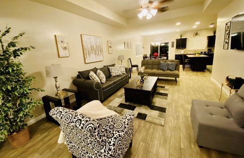 Pumpkin Center Casa | Amazing model home with great backyard! slps 14