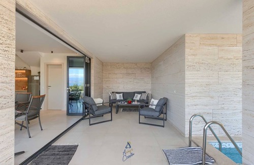 Icici Villa | Villa moderna de 5 estrellas con piscina climatizada y jacuzzi justo encima de Icici Marina