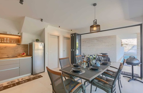 Icici Villa | Villa moderna de 5 estrellas con piscina climatizada y jacuzzi justo encima de Icici Marina