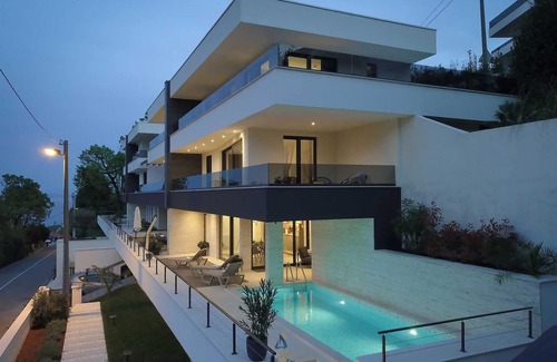 Icici Villa | Villa moderna de 5 estrellas con piscina climatizada y jacuzzi justo encima de Icici Marina