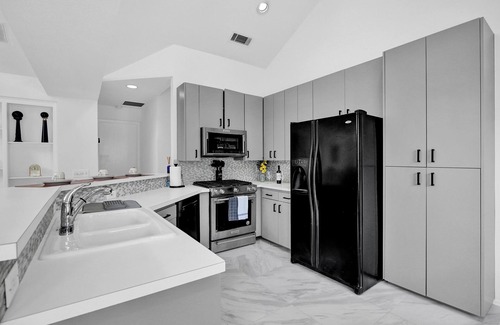 Far North Dallas Casa | Amazing Modern N Dallas Retreat, Superb location, Pet friendly, Salt water pool