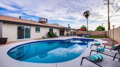 South Scottsdale Casa | Amazing Modern Remodel Near Old Town with HEATED Pool