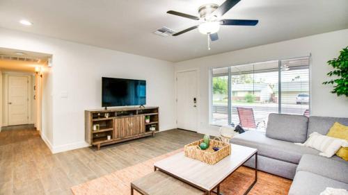 South Scottsdale Casa | Amazing Modern Remodel Near Old Town with HEATED Pool