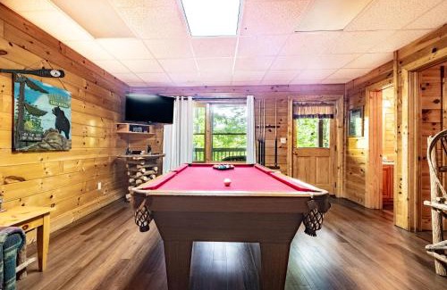 Pigeon Forge Casa | Amazing Mountain View Cabin! Hot Tub Pool Table