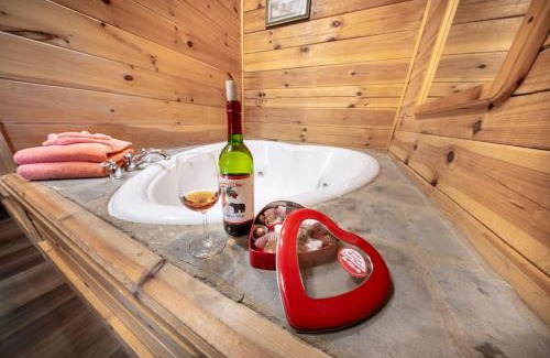 Pigeon Forge Casa | Amazing Mountain View Cabin! Hot Tub Pool Table