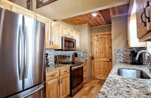 Chalet Village Cabina | ¡GUAUU! Mt LeConte & Ober ¡VISTAS! Cabina de lujo 2/2, 3 chimeneas, 3. 4 mi al centro