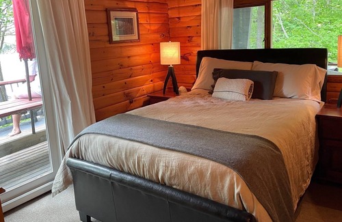 Seguin Chalet De Esquí | Amazing Muskoka lakeside log home for 2 families (pet friendly!)