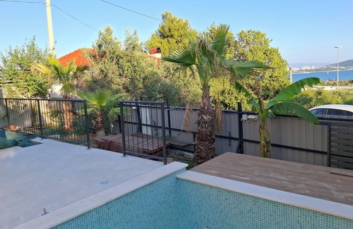 Kastel Sucurac Villa | Amazing New 4-bedroom villa in Split surounding with Pool, AC, WiFi
